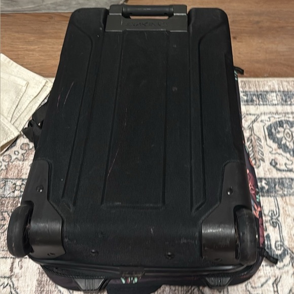 Dakine Floral medium sized suite case - Picture 4 of 4